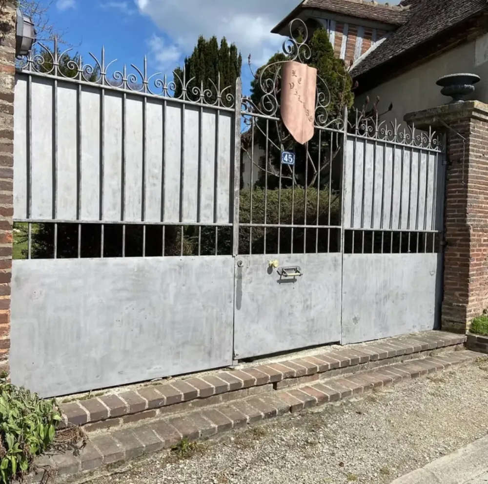 Rénovation complète d’un portail en fer forgé
